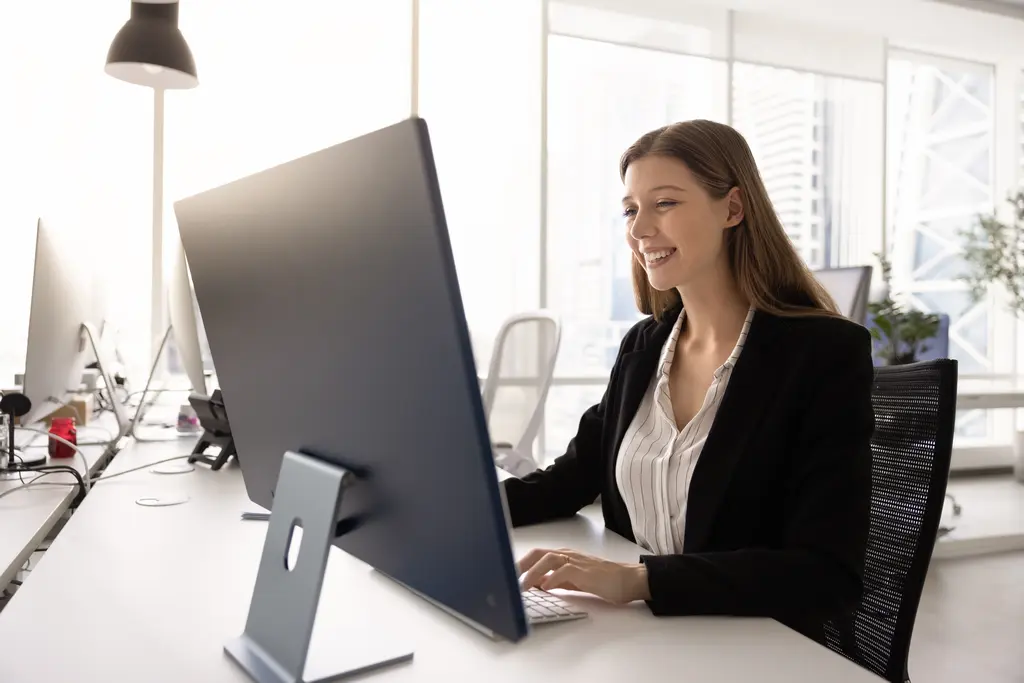 Zéro audience, vrais revenus : le playbook français du “DM-to-Checkout”