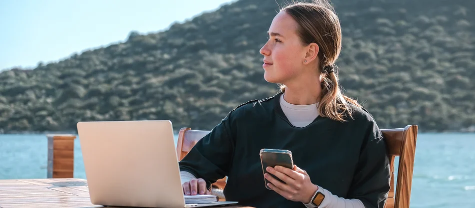 Présentiel ou télétravail : quel équilibre pour réussir l’hybride en entreprise ?