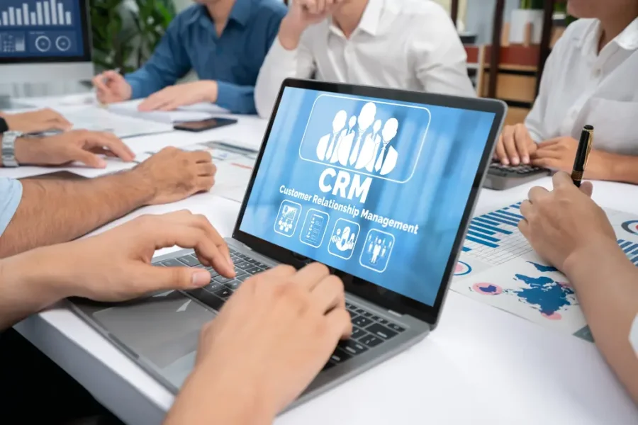 CMS vs CRM en France : pourquoi synchroniser votre site et votre CRM en temps rée