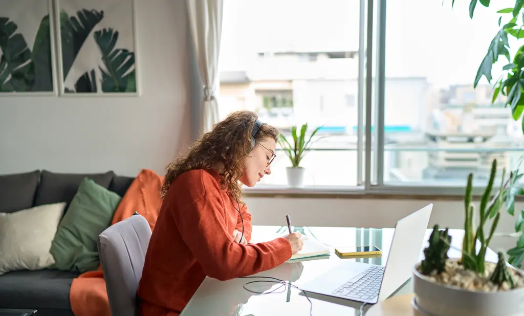 Travailler avec des freelances : accès, briefs et livrables au même endroit Travailler avec des freelances : accès, briefs et livrables au même endroit